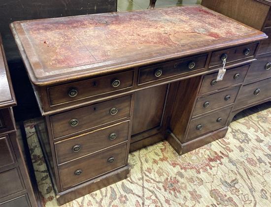A Victorian mahogany kneehole desk, width 119cm, depth 57cm, height 76cm